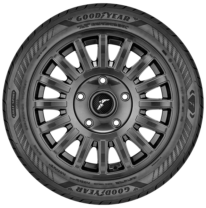 Goodyear Eagle Sport Cargo - widok na bok. Goodyear Eagle Sport Cargo - widok na bok.