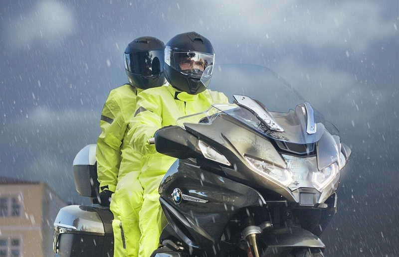 Michelin Road 6 GT - O 15% większa przyczepność niż opony MICHELIN® Road 5 GT na mokrej nawierzchni dzięki 100% mieszankom MICHELIN Silica Technology™ i nowemu bieżnikowi.